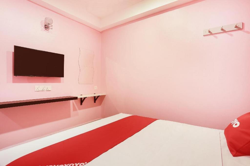Oyo 89387 Sun Keerana Hotel Klang Ngoại thất bức ảnh